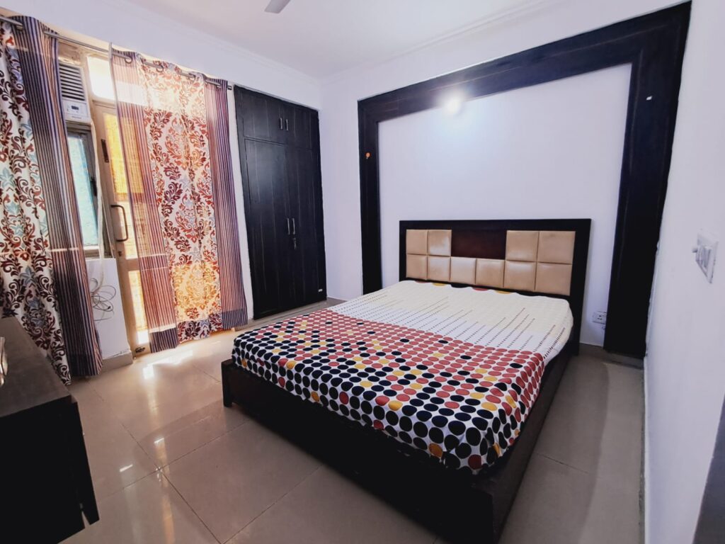 Avika PG Near Noida International University NIU